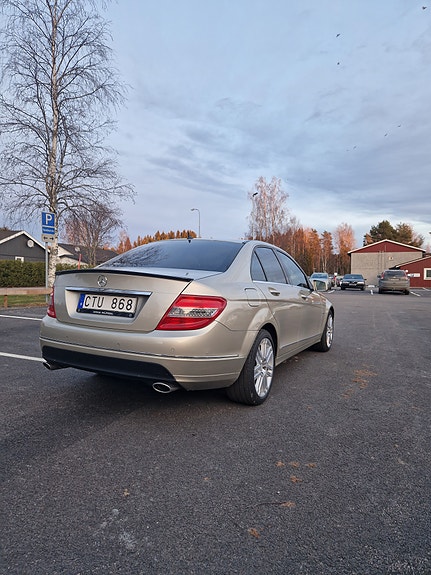 Mercedes-Benz C350 3 of 25