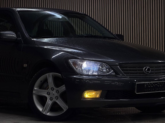 Lexus IS200 3 of 23