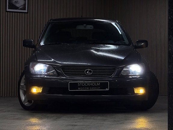 Lexus IS200 5 of 23