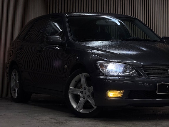 Lexus IS200 4 of 23