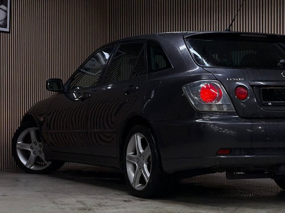 Lexus IS200 8 of 23