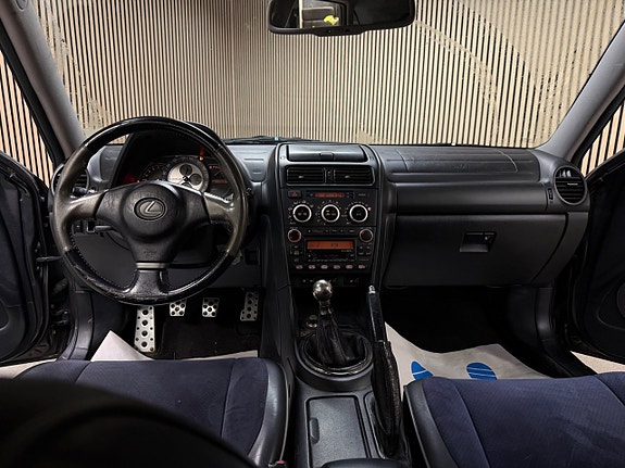Lexus IS200 15 of 23