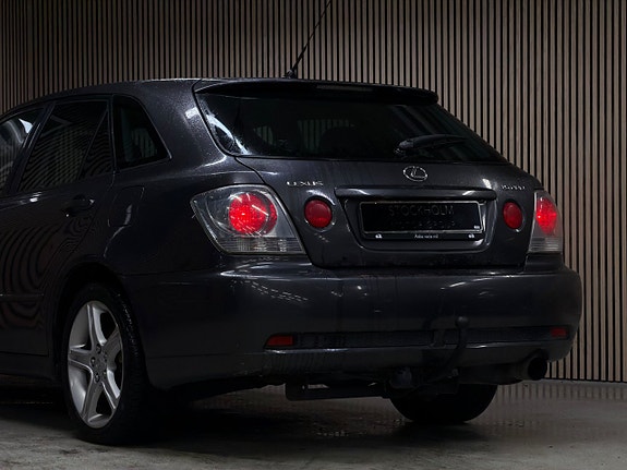 Lexus IS200 7 of 23