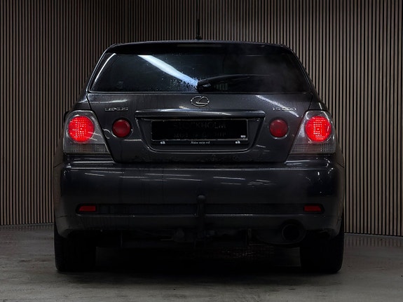 Lexus IS200 10 of 23