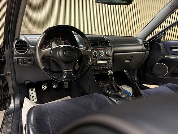 Lexus IS200 14 of 23
