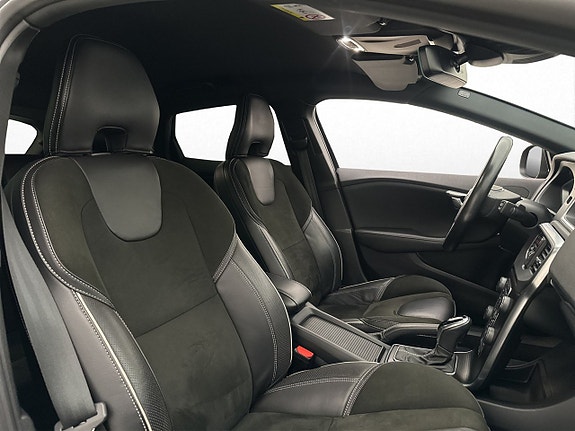 Volvo V40 24 of 30