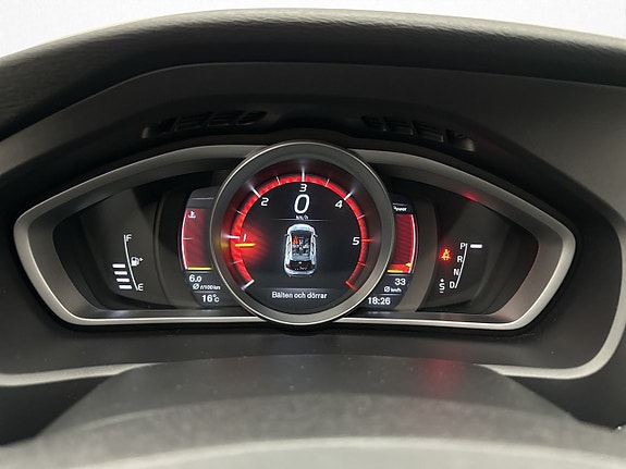 Volvo V40 14 of 30