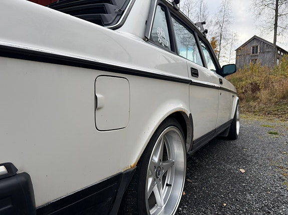 Volvo 240 5 of 7