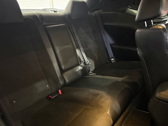 Dodge Challenger 11 of 19