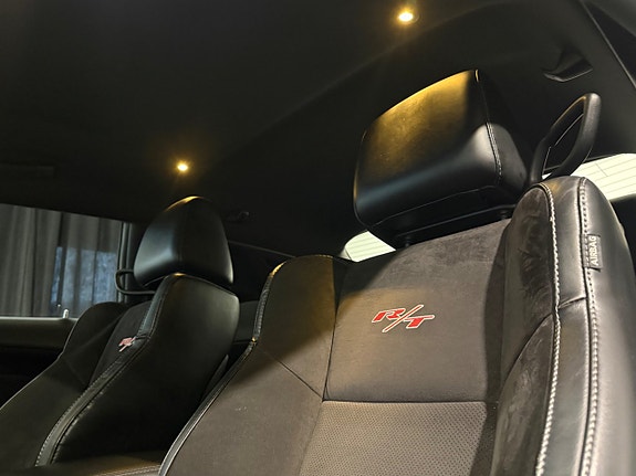 Dodge Challenger 8 of 19