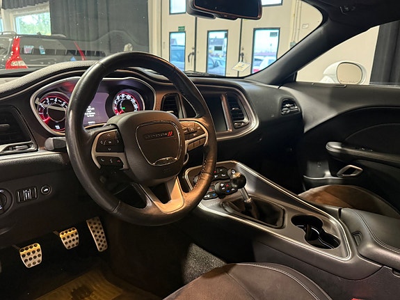 Dodge Challenger 7 of 19