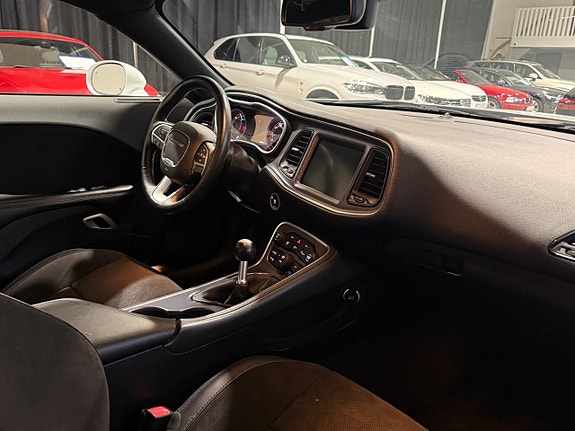 Dodge Challenger 9 of 19