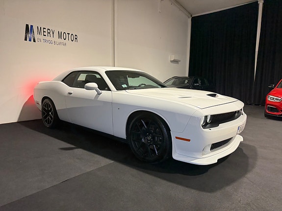 Dodge Challenger 2 of 19