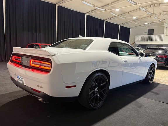 Dodge Challenger 4 of 19