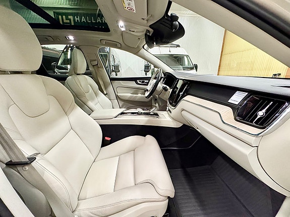 Volvo XC60 12 of 22