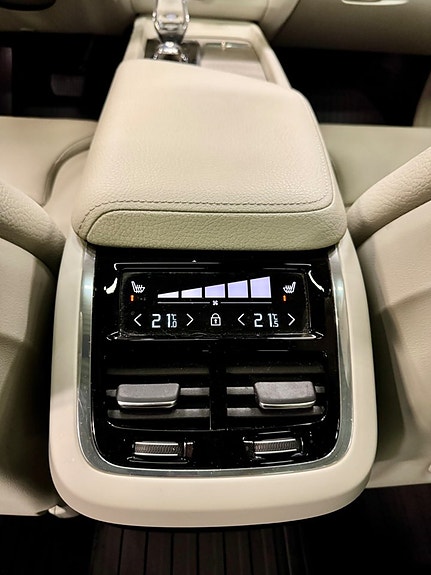Volvo XC60 19 of 22