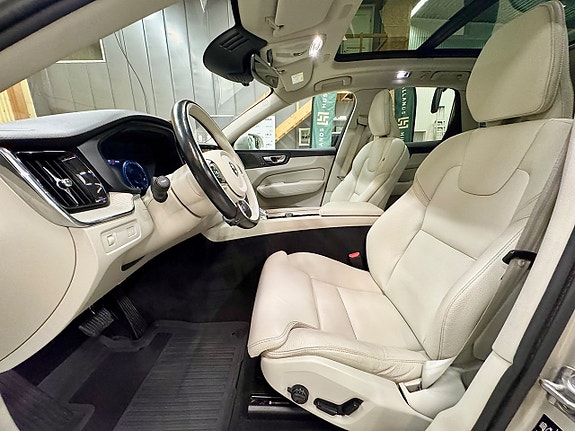 Volvo XC60 10 of 22