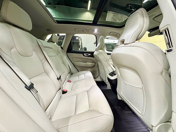 Volvo XC60 14 of 22
