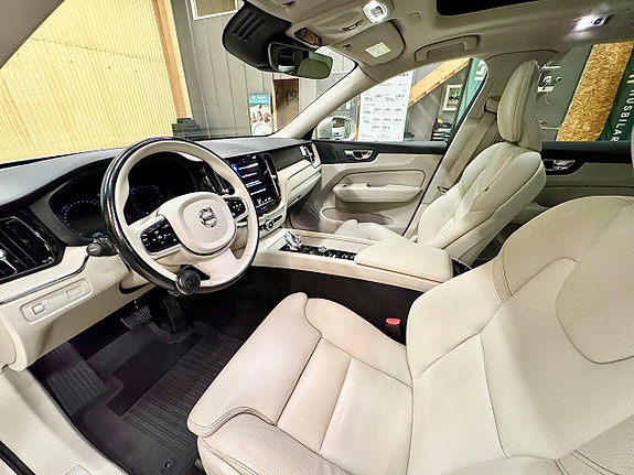 Volvo XC60 11 of 22