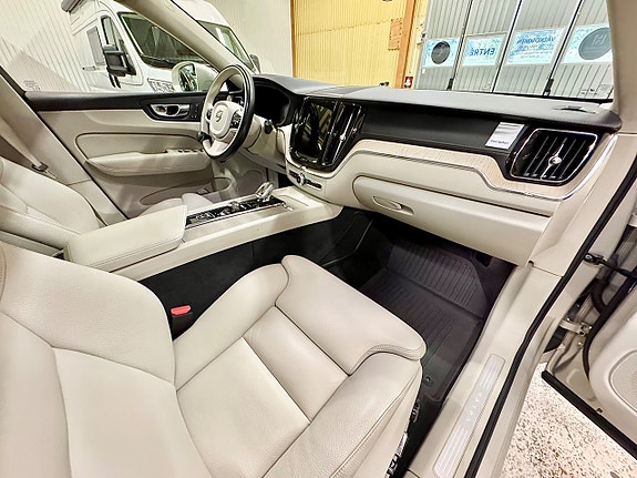 Volvo XC60 13 of 22