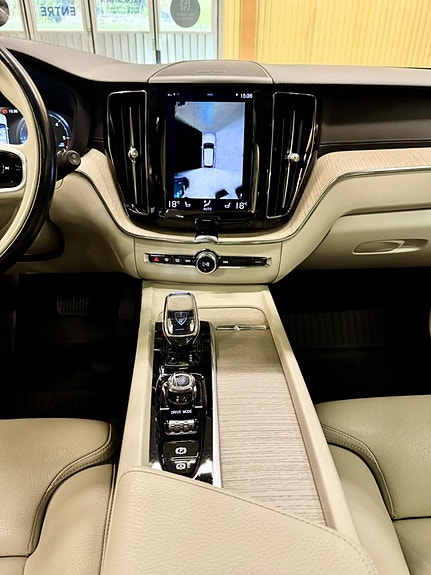 Volvo XC60 16 of 22