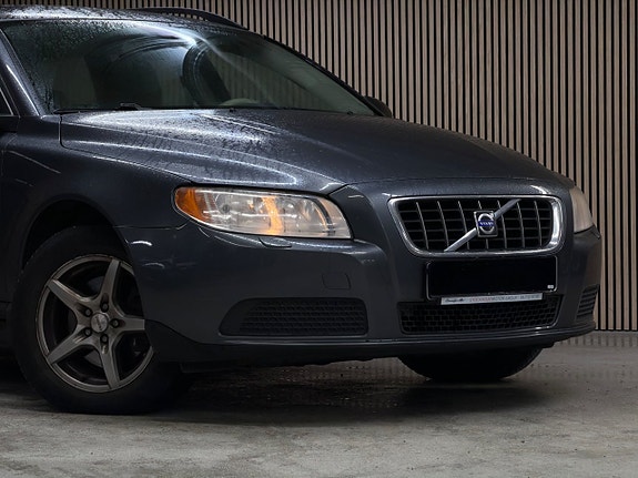 Volvo V70 2 of 20