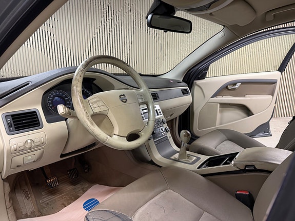 Volvo V70 11 of 20