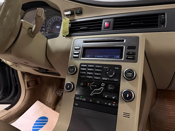 Volvo V70 14 of 20