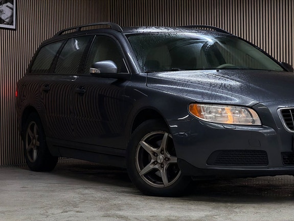 Volvo V70 3 of 20