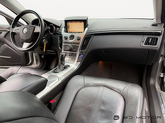 Cadillac CTS 11 of 16