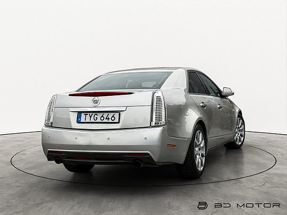 Cadillac CTS 9 of 16