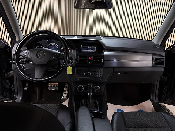 Mercedes-Benz GLK220 16 of 25
