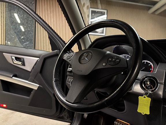 Mercedes-Benz GLK220 17 of 25
