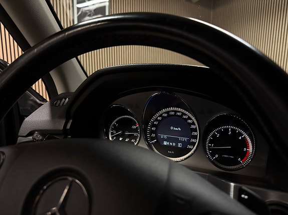 Mercedes-Benz GLK220 21 of 25