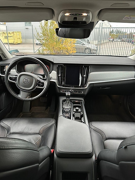 Volvo V90 Cross Country 8 of 14