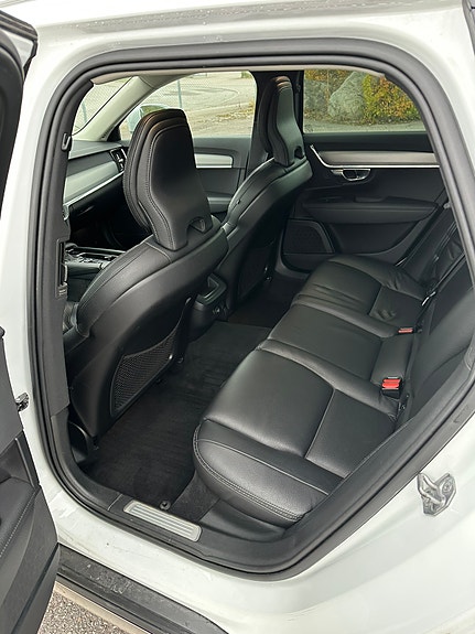 Volvo V90 Cross Country 6 of 14