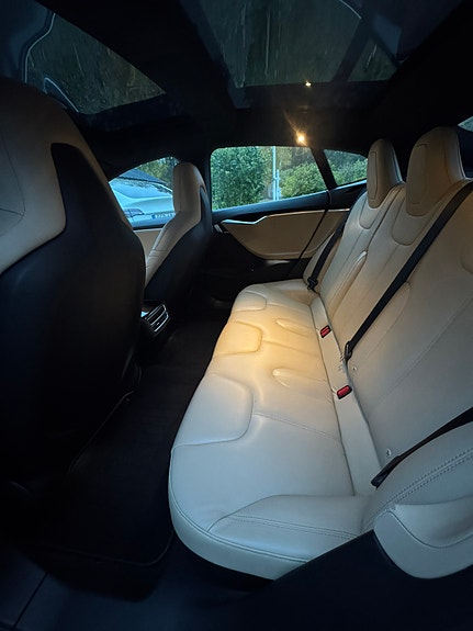 Tesla Model S 6 of 7