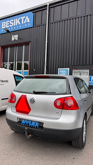 Volkswagen Golf V 2 of 6