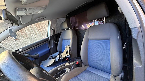 Volkswagen Golf V 3 of 6