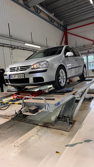 Volkswagen Golf V 5 of 6