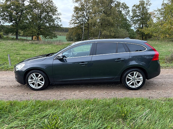 Volvo V60 2 of 9