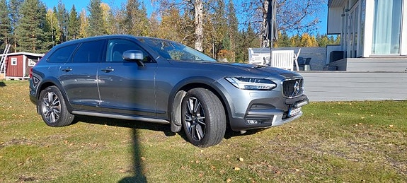 Volvo V90 Cross Country 2 of 3