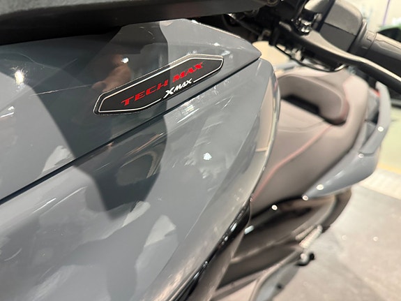 Yamaha XMAX 300 Tech Max 5 of 8