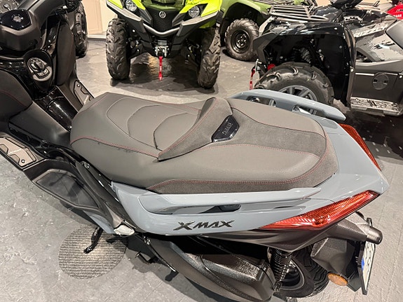 Yamaha XMAX 300 Tech Max 4 of 8