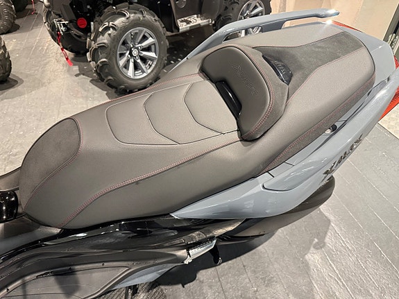 Yamaha XMAX 300 Tech Max 3 of 8
