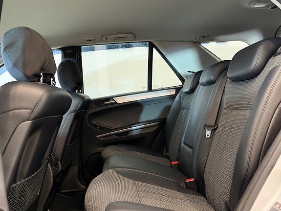 Mercedes-Benz ML 320 16 of 25