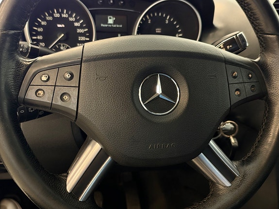 Mercedes-Benz ML 320 23 of 25