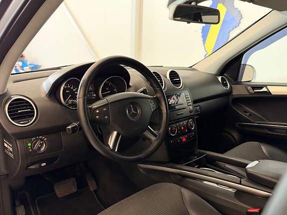 Mercedes-Benz ML 320 10 of 25