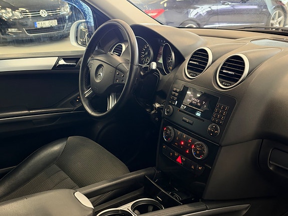 Mercedes-Benz ML 320 19 of 25