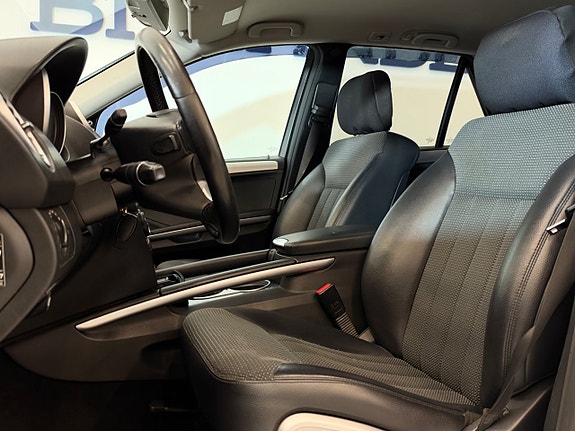 Mercedes-Benz ML 320 12 of 25